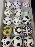 Коллекция мини футбольных мячей