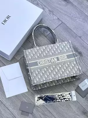 Сумка модная Christian Dior серый Dior Book Tote