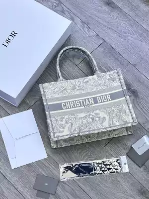 Сумка модная Christian Dior Book Tote белый